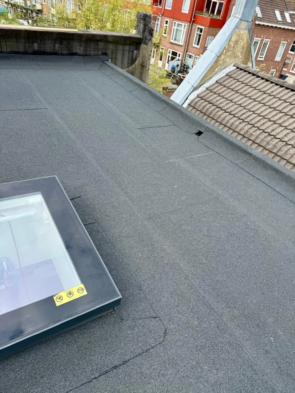Lichtkoepel en aansluitende bitumen banen
